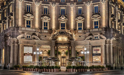 Dai Un'occhiata Dentro Il Primo Negozio Starbucks In Italia